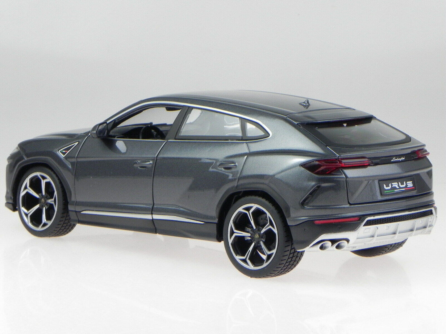 Bburago 2018 Lamborghini Urus Dark Grey Metallic 1:18