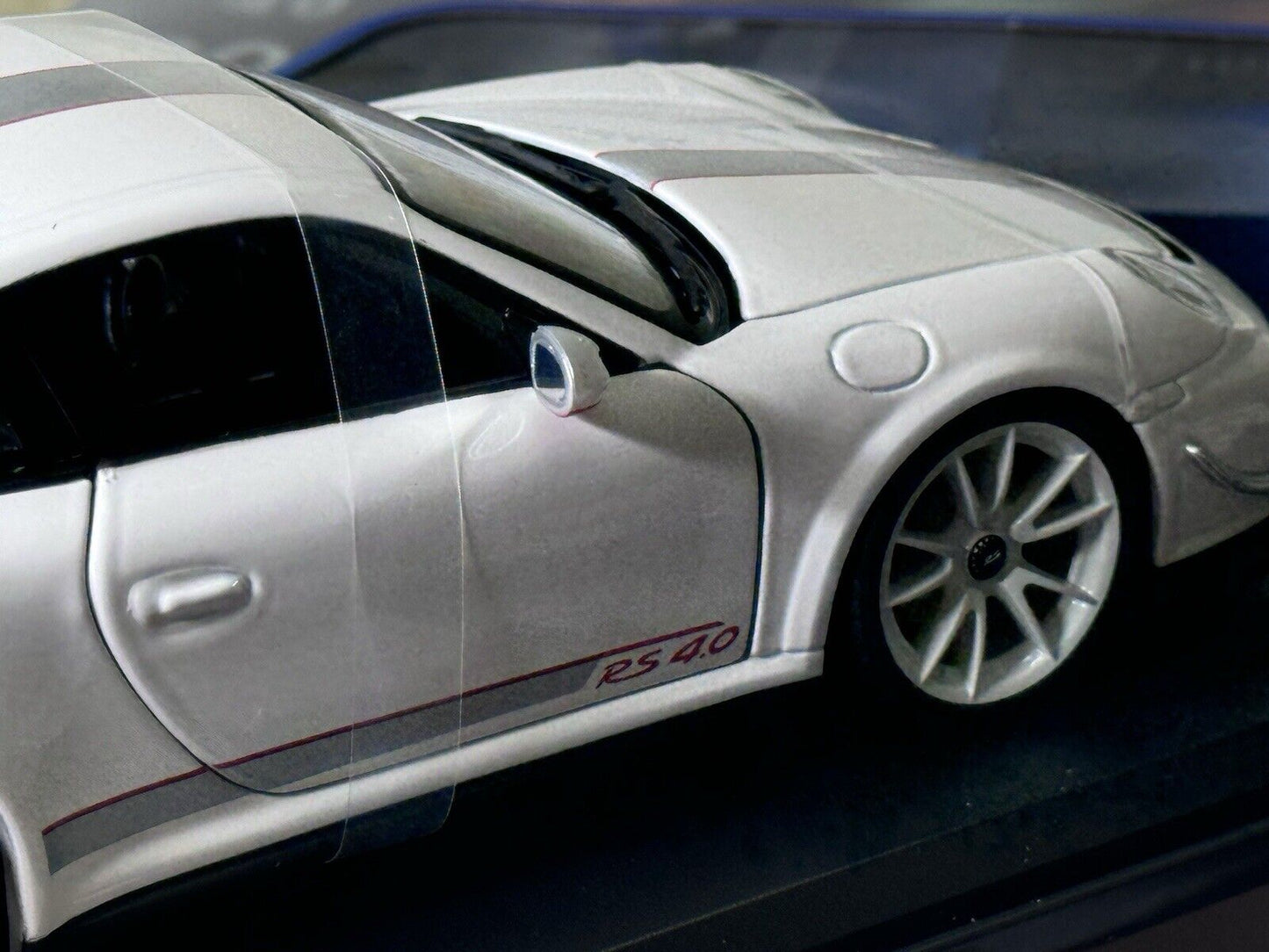 Maisto Porsche 911 997 GT3 RS 4.0 White w/ White Wheels 1:18