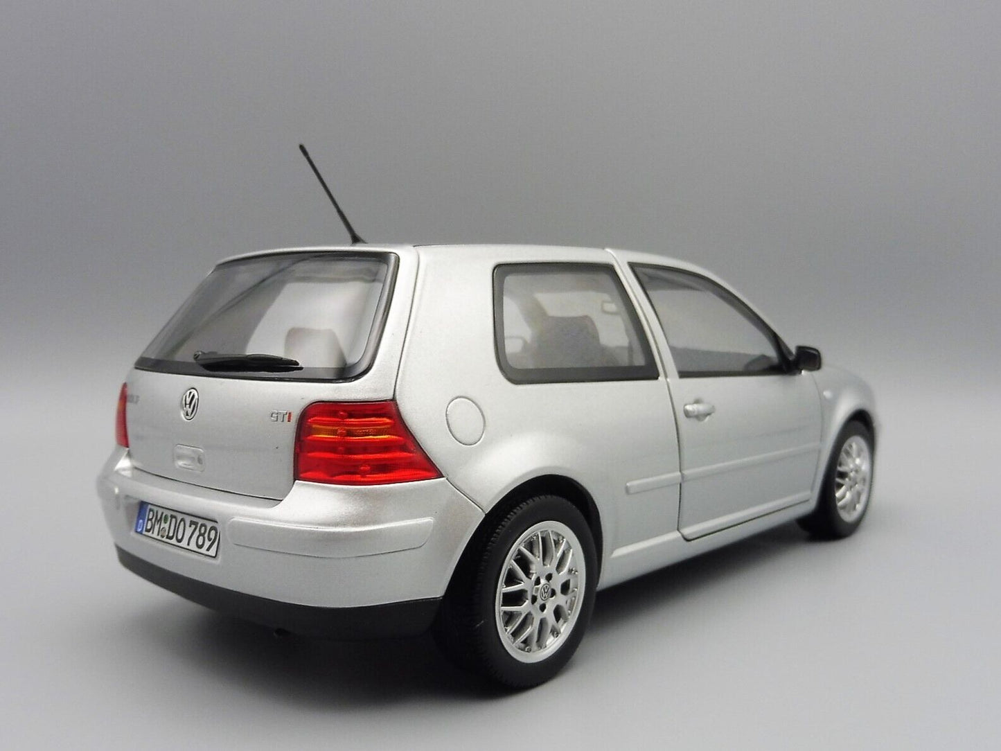 Norev 1998 Volkswagen Golf GTI MK IV Reflex Silver 1:18