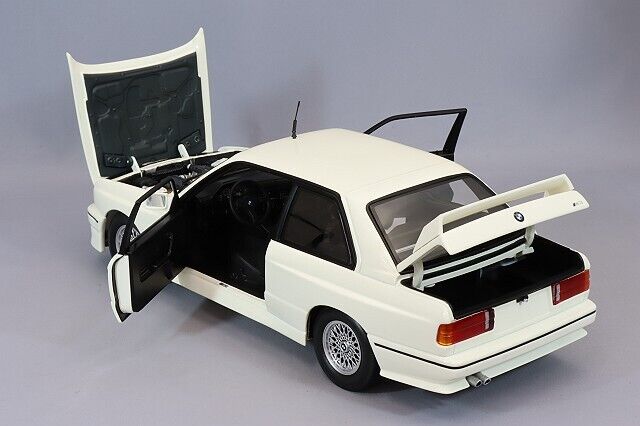 Minichamps 1989 BMW M3 (E30) White 1:18