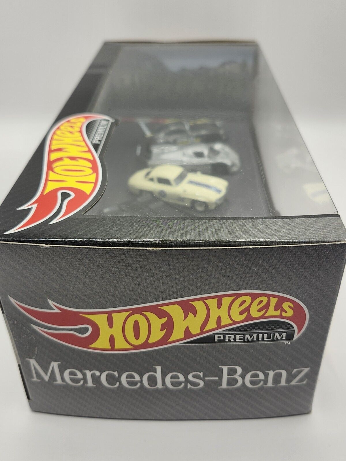 Hot Wheels Premium Collector Set #8 Mercedes Benz in Diorama Box 1:64