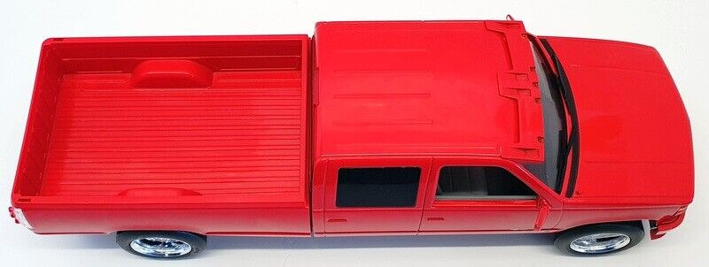 Greenlight Artisan 1997 Chevy Silverado Crew Cab 3500 Pickup Victory Red 1:18