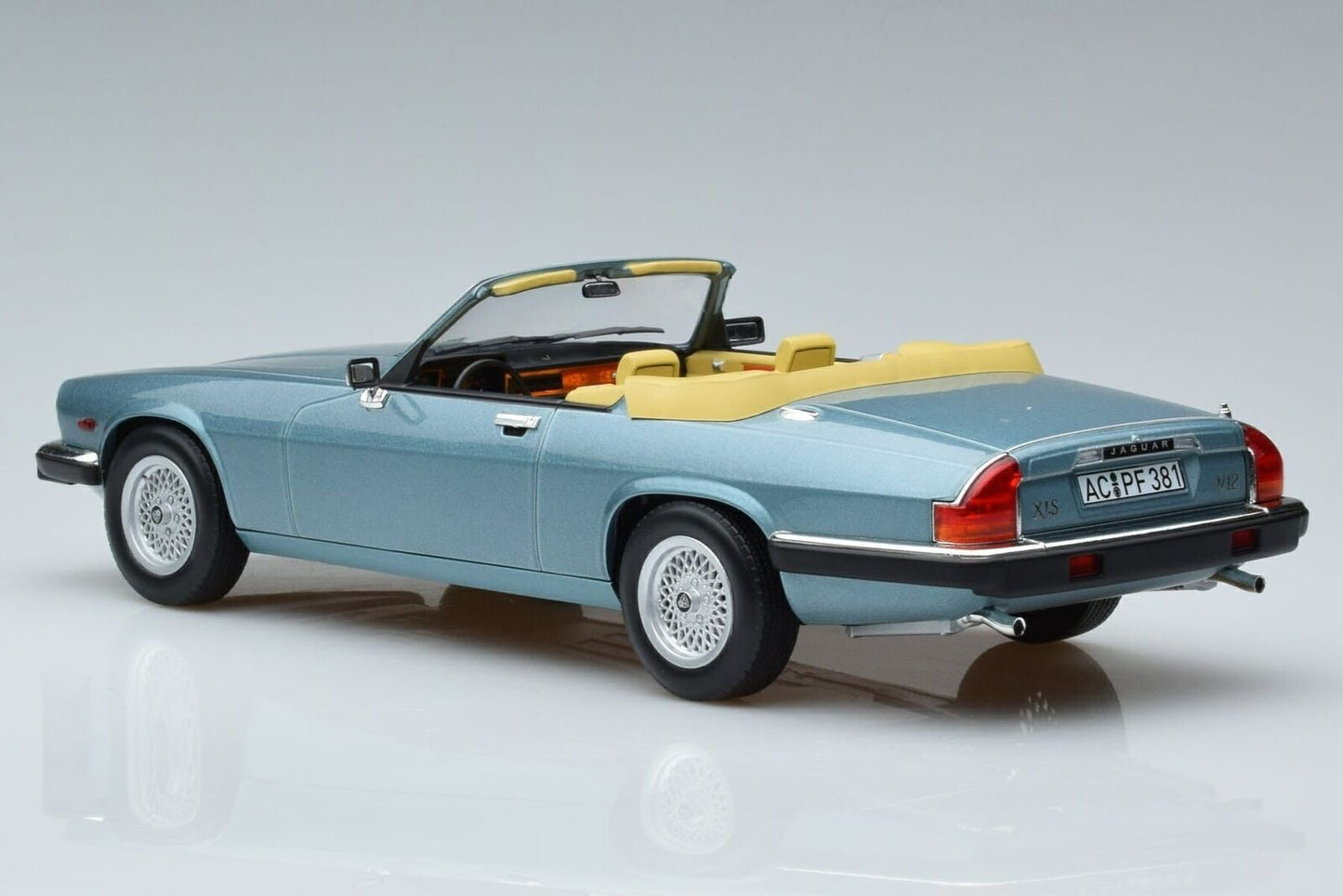 Norev 1988 Jaguar XJ-S Cabriolet Light Blue 1:18