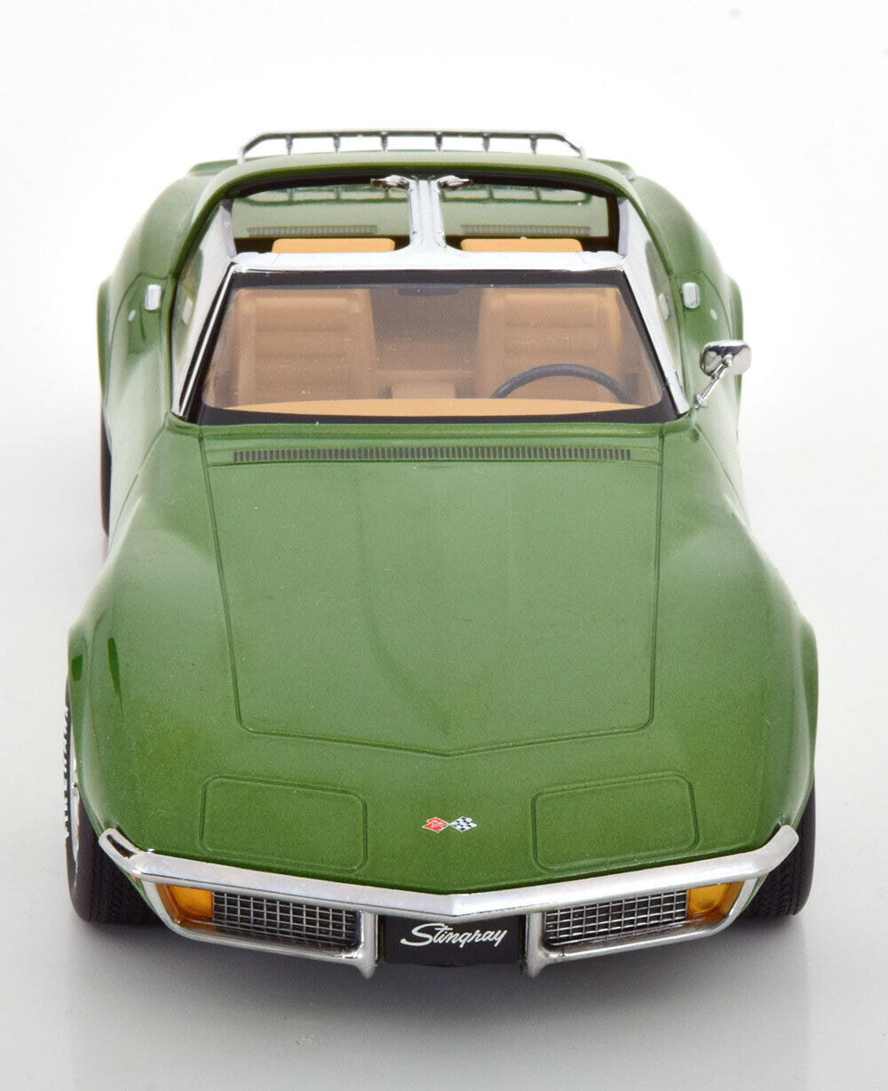 KK Scale 1972 Chevy Corvette C3 Stingray Green (w/ Removable T-Tops) 1:18