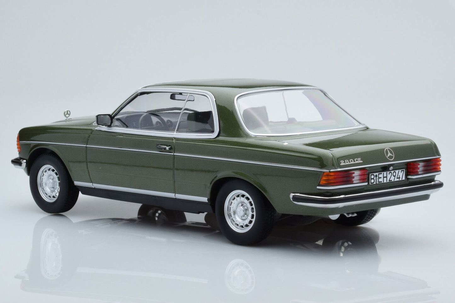 Norev 1:18 1980 Mercedes-Benz 280 CE W123 Green Metallic