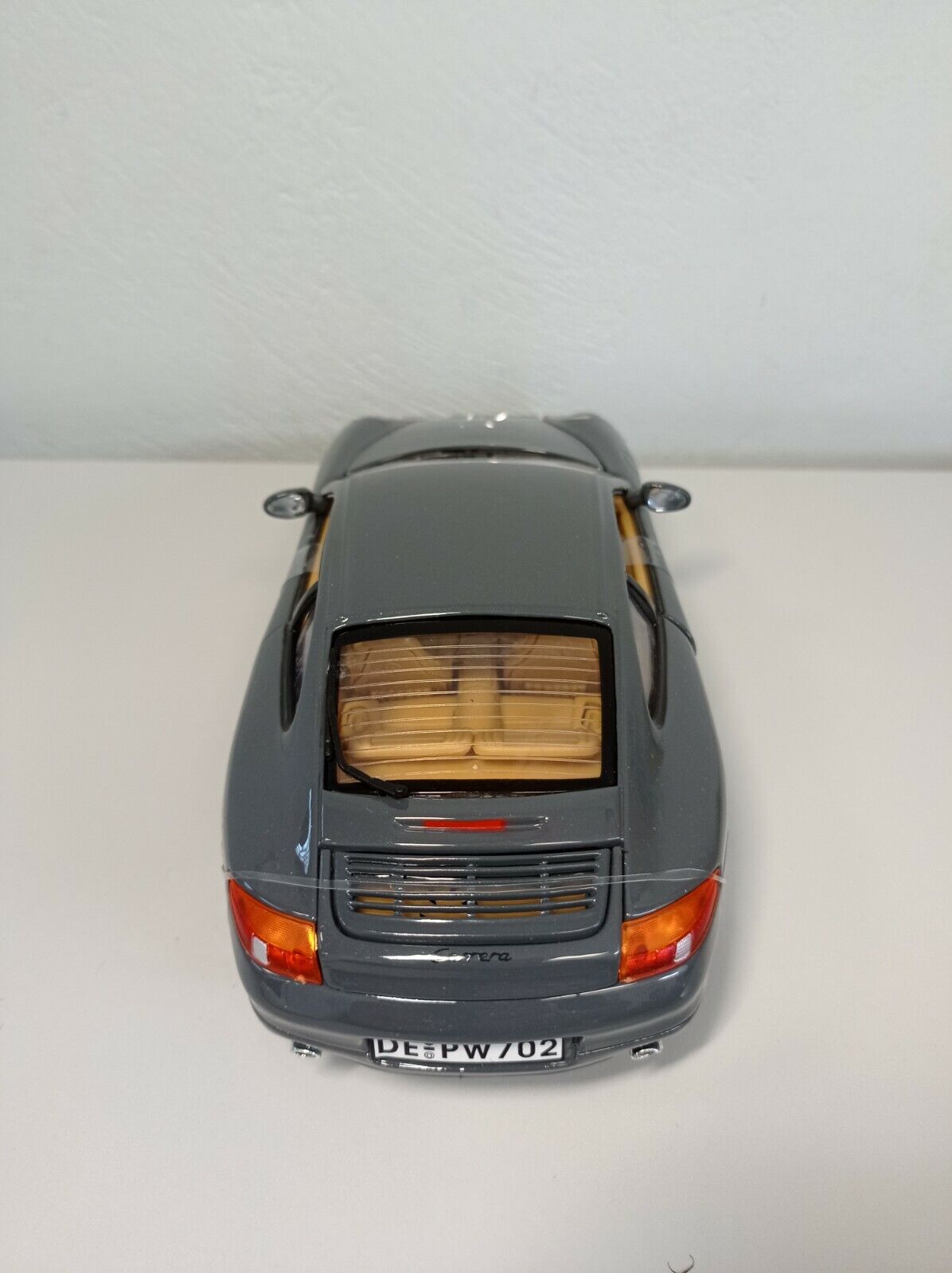 Motormax 1999  Porsche 911 (996) Carrera Coupe Grey Metallic 1:18