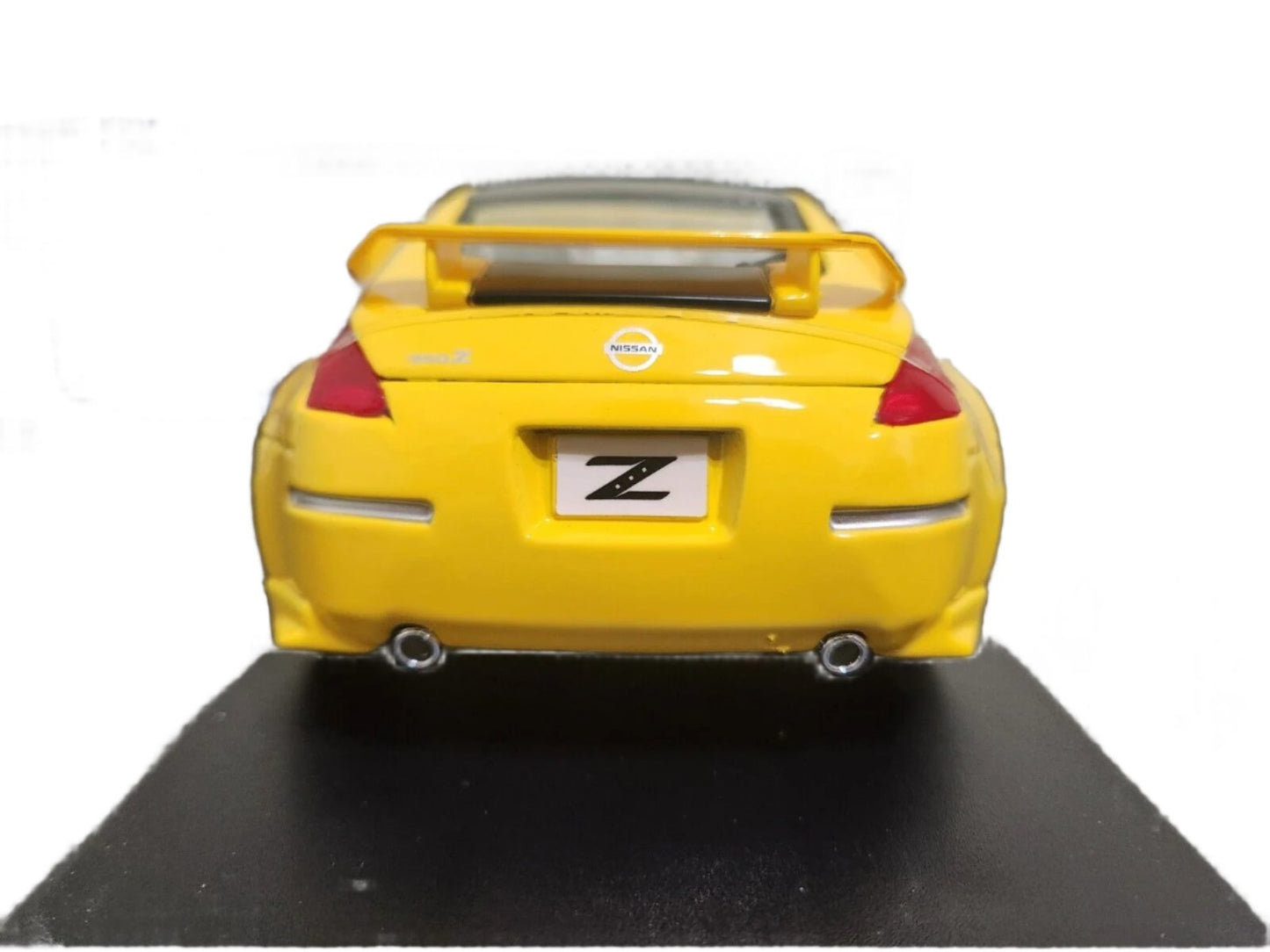 Maisto 2008 Nissan 350Z Nismo Custom w/ Carbon Fiber Hood & Roof Yellow 1:18