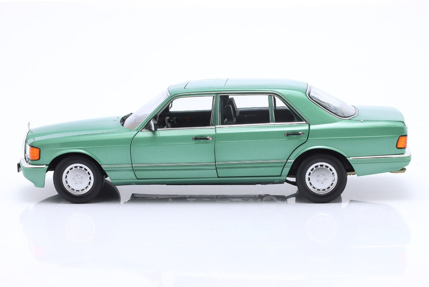 Norev 1991 Mercedes-Benz 560 SEL (W126) Light Green Metallic 1:18