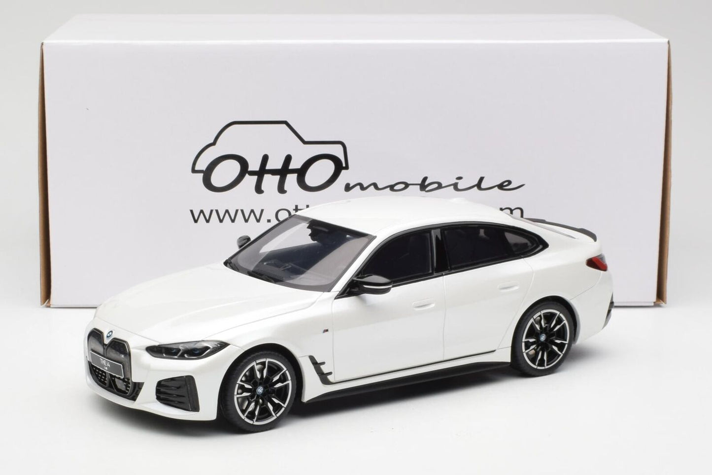 Otto 2022 BMW i4 M50 (G26) Mineral White Metallic 1:18