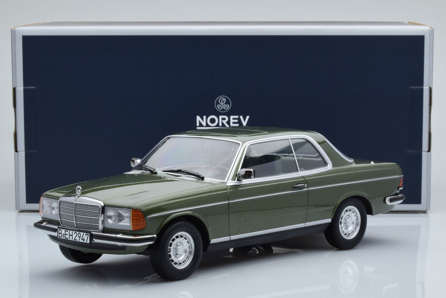 Norev 1:18 1980 Mercedes-Benz 280 CE W123 Green Metallic