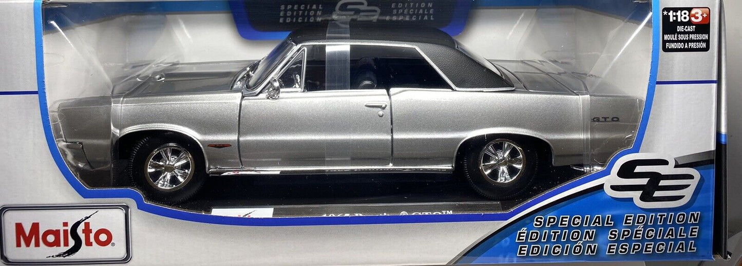 Maisto 1965 Pontiac GTO Silver w/ Black Top 1:18