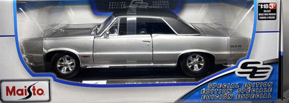 Maisto 1965 Pontiac GTO Silver w/ Black Top 1:18