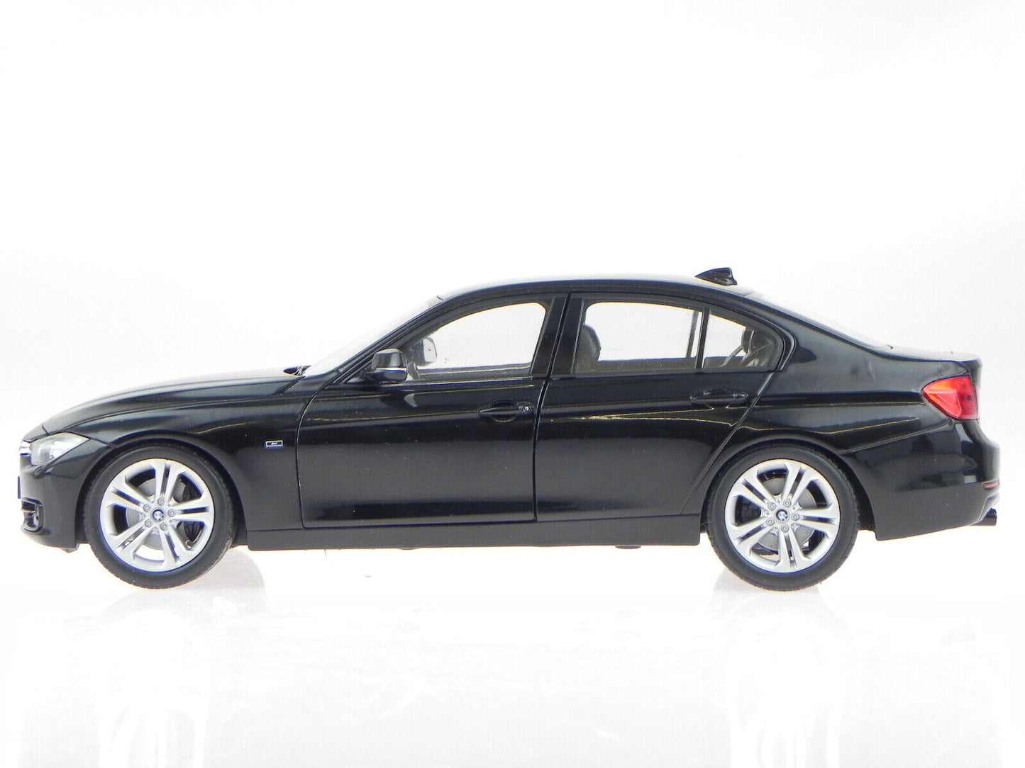 Welly 2010 BMW 335i (F30) Sedan Black 1:18