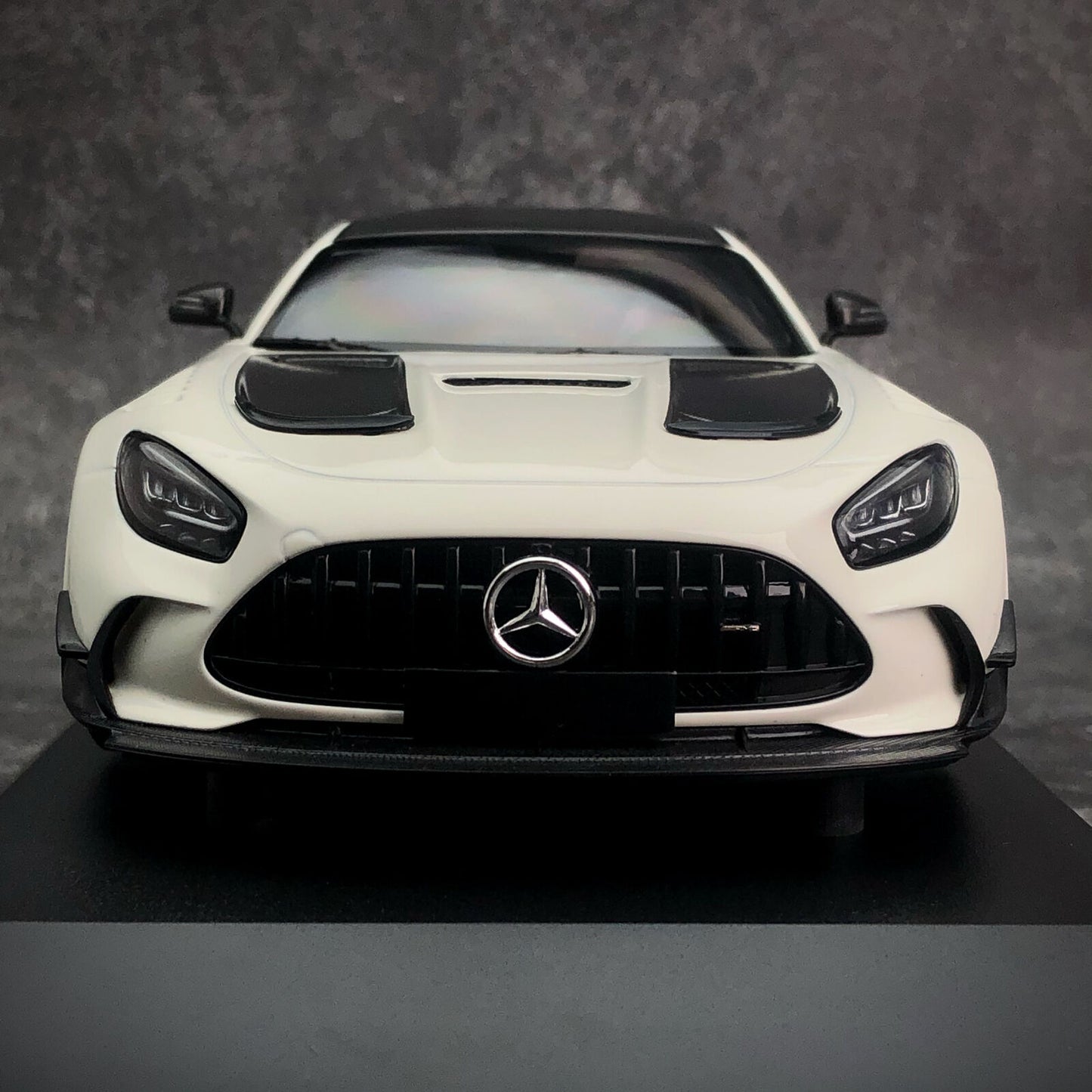 Minichamps 2020 Mercedes Benz AMG GT V8 Black Series White w/ Carbon Fiber 1:18 LIMITED, SEALED