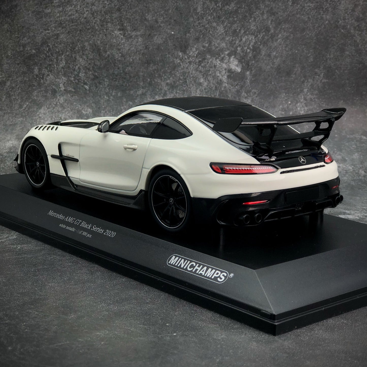 Minichamps 2020 Mercedes Benz AMG GT V8 Black Series White w/ Carbon Fiber 1:18 LIMITED, SEALED