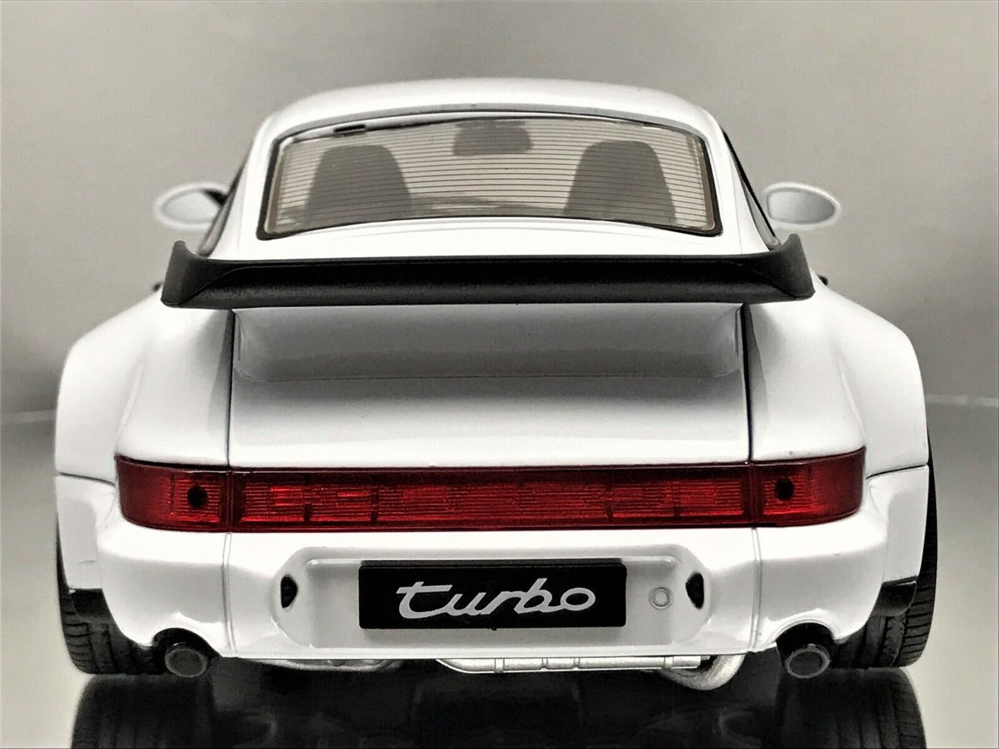 Welly 1990 Porsche 911 (964) Turbo 3.6 White 1:18