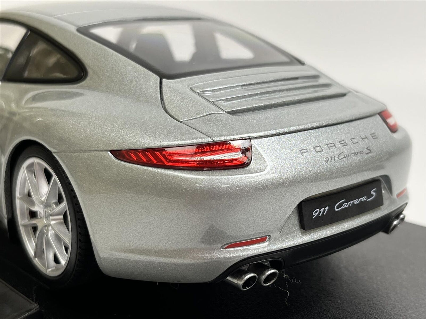 Welly 2013 Porsche 911 991 Carrera S Coupe Silver 1:18