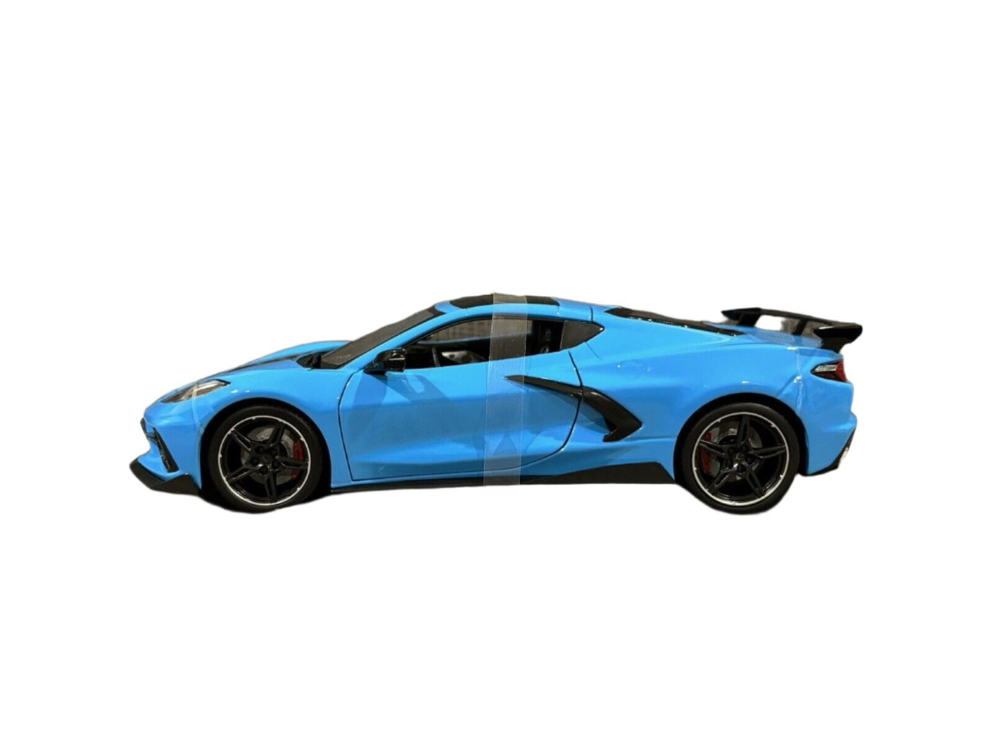 Maisto 2020 Chevy Corvette Stingray C8 Z51 Light Blue 1:18