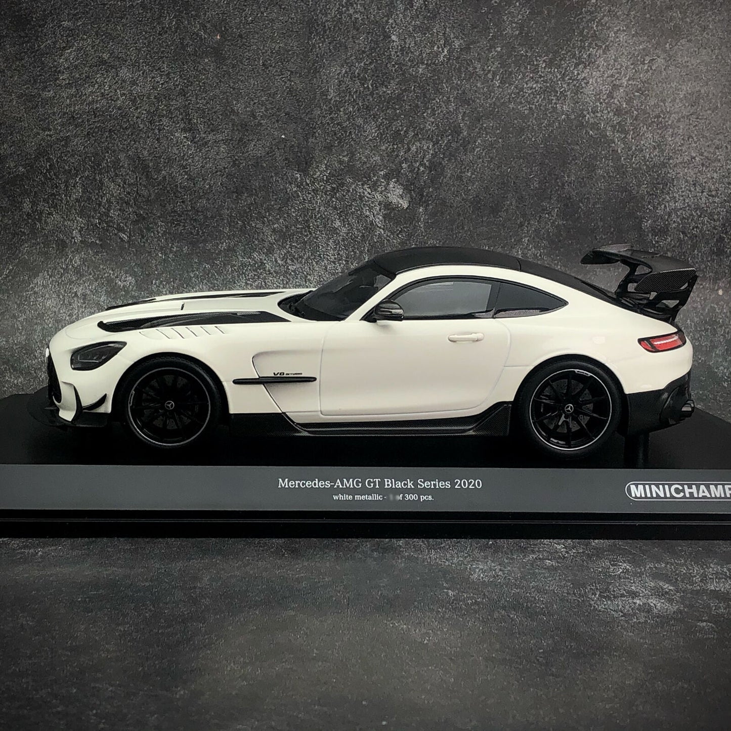 Minichamps 2020 Mercedes Benz AMG GT V8 Black Series White w/ Carbon Fiber 1:18 LIMITED, SEALED