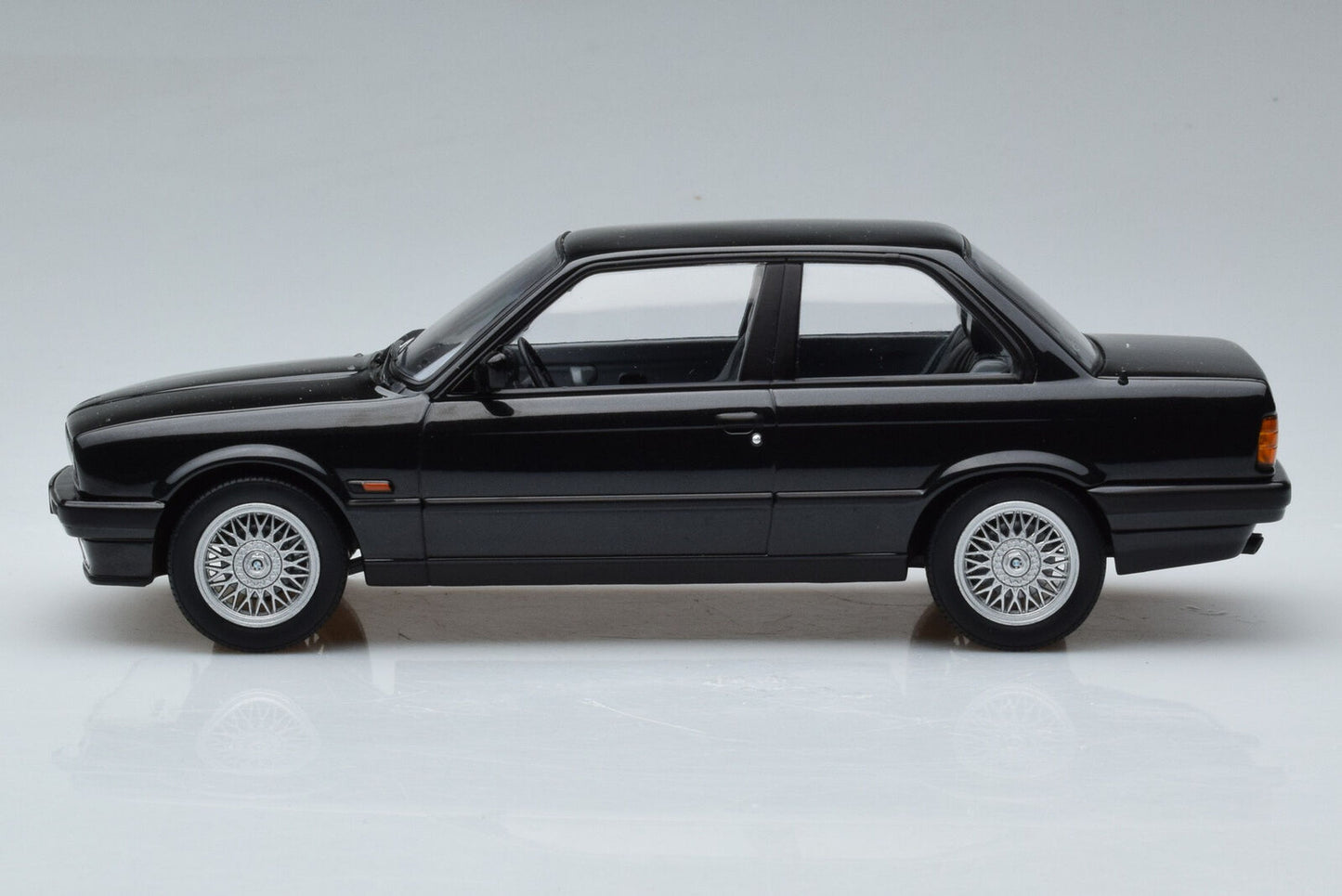 Norev 1988 BMW 325i E30 Coupe Diamond Black Metallic 1:18