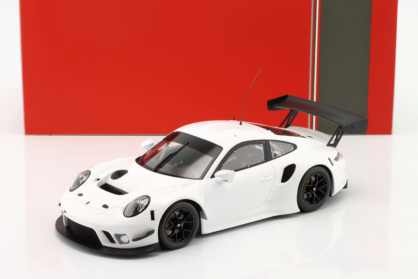 Ixo 2019 Porsche 911 991.2 GT3 R Plain Body Version White 1:18