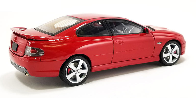 GMP 2006 Pontiac GTO 6.0 Coupe Red 1:18