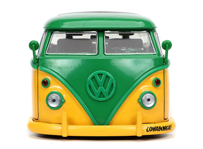 Teenage Mutant Ninja Turtles 1962 Volkswagen Bus with Leonardo Figure 1:24