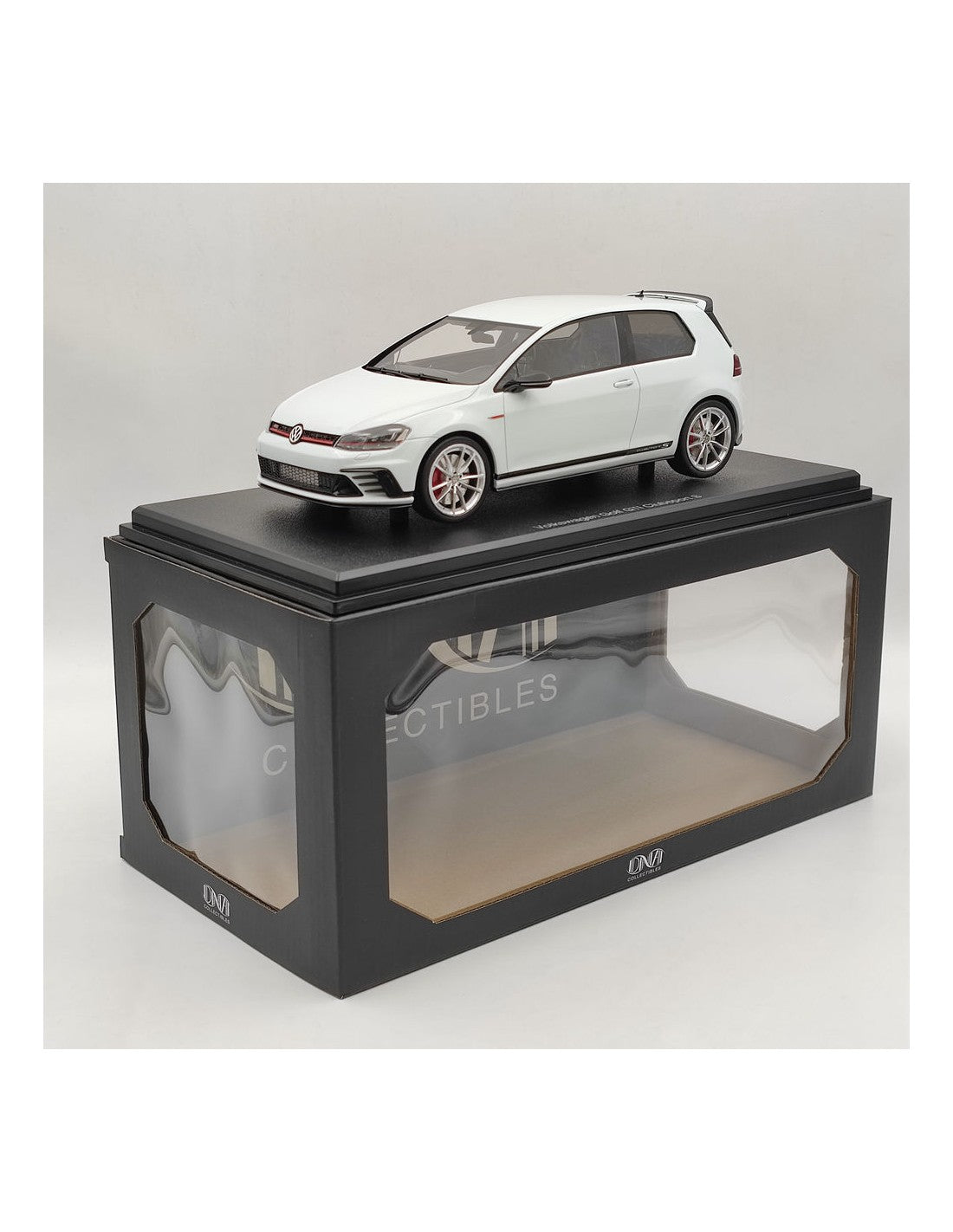 DNA Collectibles 2017 VW Golf GTI MK VII Clubsport S 2Dr White 1:18