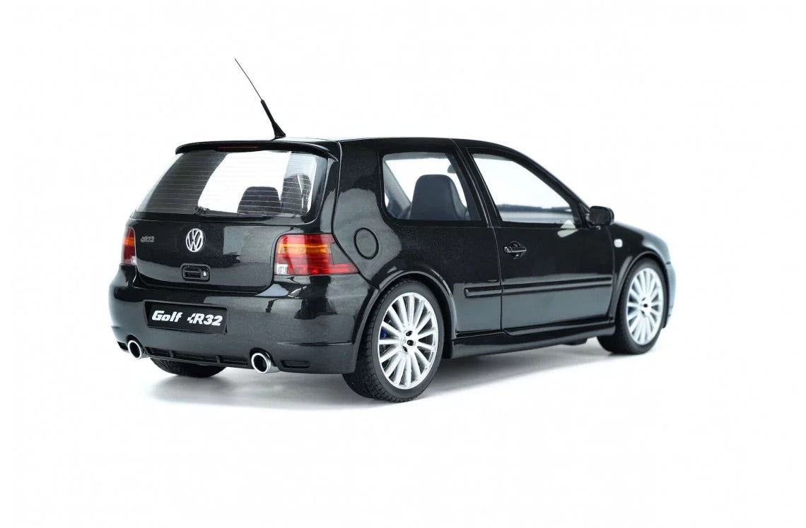 Otto 2004 VW Golf R32 MK IV Black Magic Pearl 1:18 LIMITED