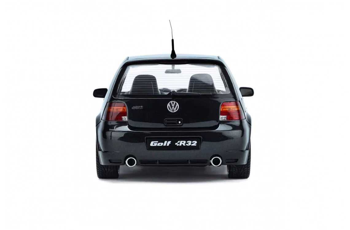 Otto 2004 VW Golf R32 MK IV Black Magic Pearl 1:18 LIMITED